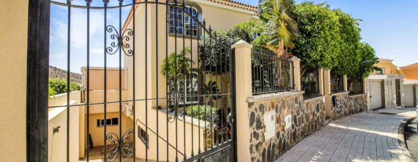 VILLA DI LUSSO IN GRAN CANARIA INVESTIMENTI IMMOBILIARI IN GRAN CANARIA F&M PROPERTY GROUP REAL ESTATE  NUOVO UFFICIO IN LAS PALMAS SANTA CATALINA: Calle Albareda 21 al 5º piano Ufficio Porta “B” Santa Catalina-35008-Las Palmas-Gran Canaria Telefono Ufficio Las Palmas +34 828055770  Daniele Piccoli (Numero Italiano) +39 3518711203 Daniele Piccoli (Numero spagnolo) +34 635 632 009 Alexia Ponzano +34 665 88 36 42 info@fmproperty.eu www.fmproperty.eu