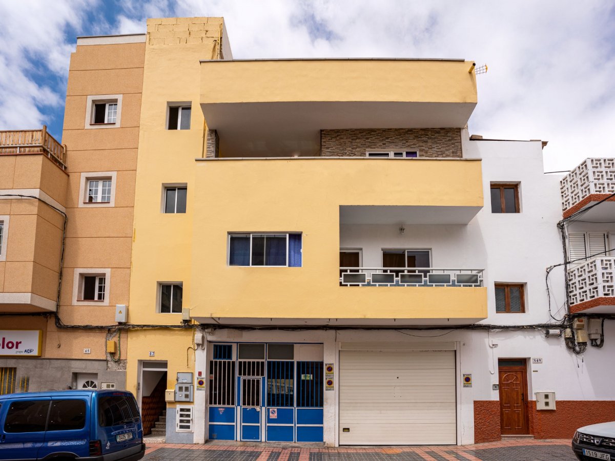 VENDITA EDIFICIO DI TRE APPARTAMENTI LOCALE COMMERCIALE E GARAGE A EL TABLERO MASPALOMAS IN GRAN CANARIA