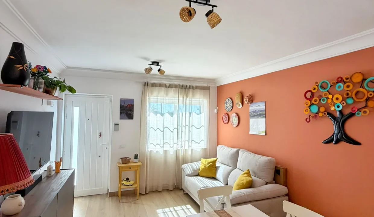 appartamento-costa-del-silencio-tenerife-soggiorno-zona-pranzo-13